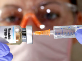 Массовая вакцинация от ковида, стоит ли совмещать с прививкой от гриппа?